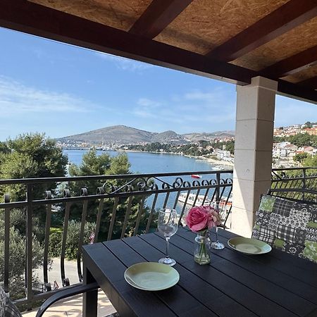 Apartments Villa Mirella 20 M From The Sea - Free Parking Trogir Exterior photo