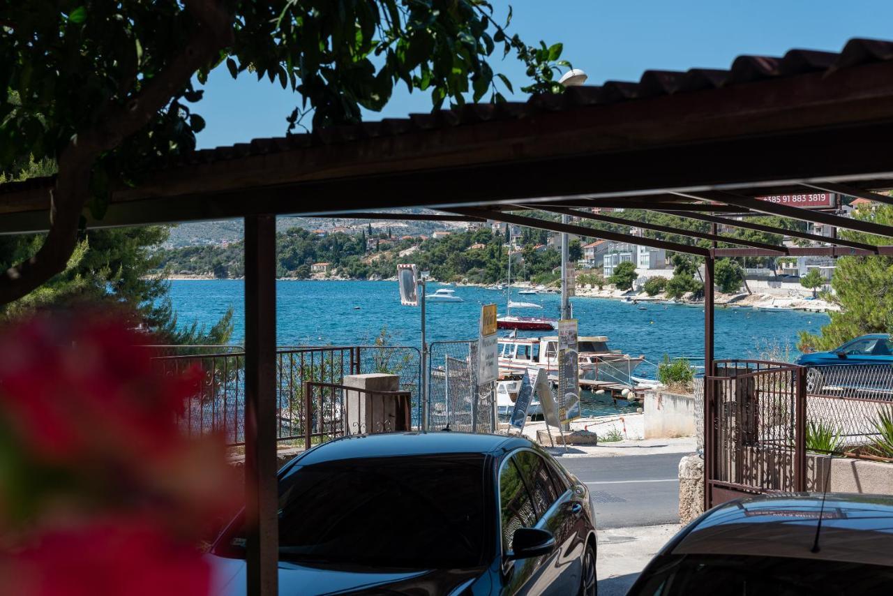 Apartments Villa Mirella 20 M From The Sea - Free Parking Trogir Exterior photo