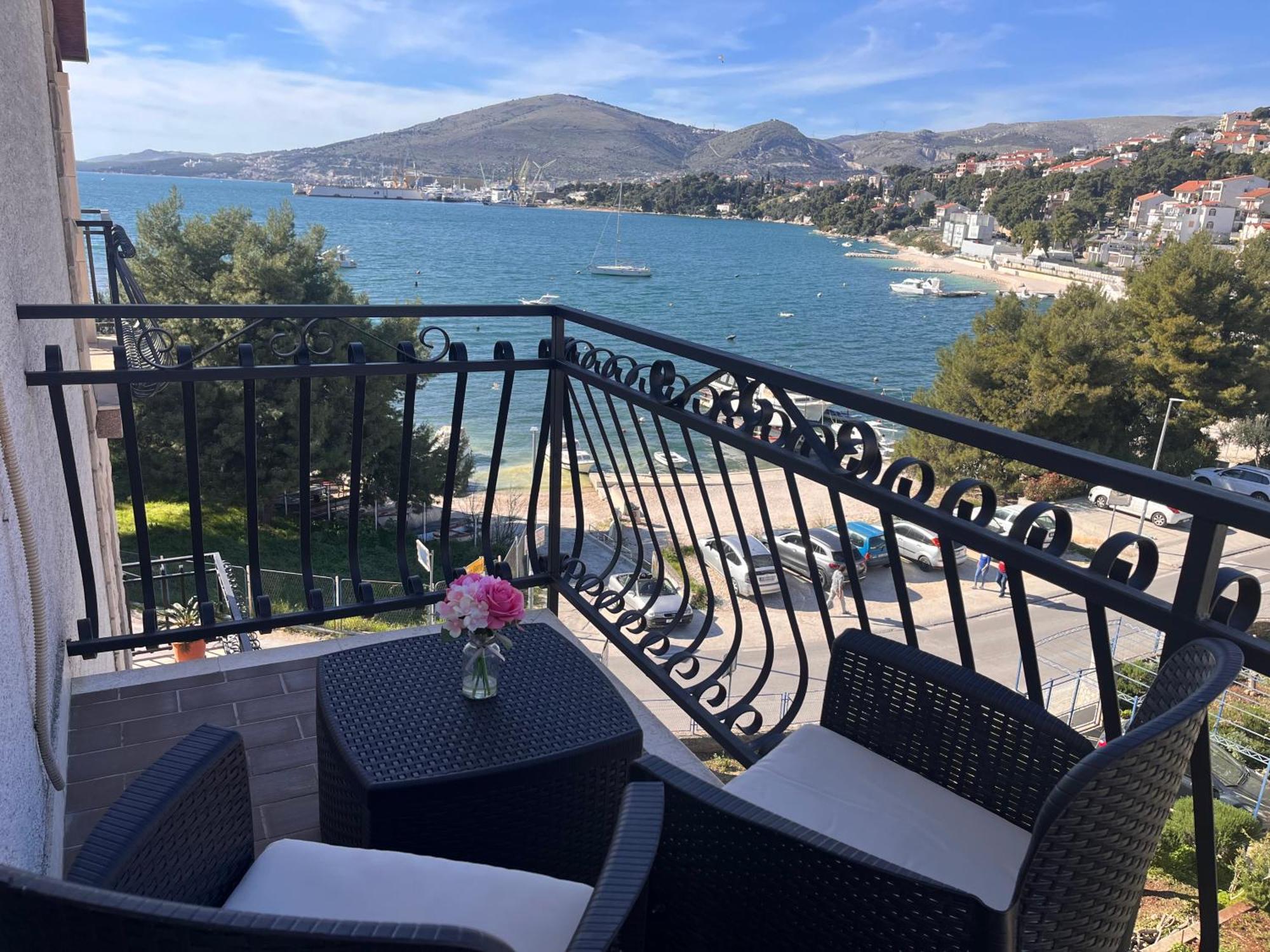 Apartments Villa Mirella 20 M From The Sea - Free Parking Trogir Exterior photo