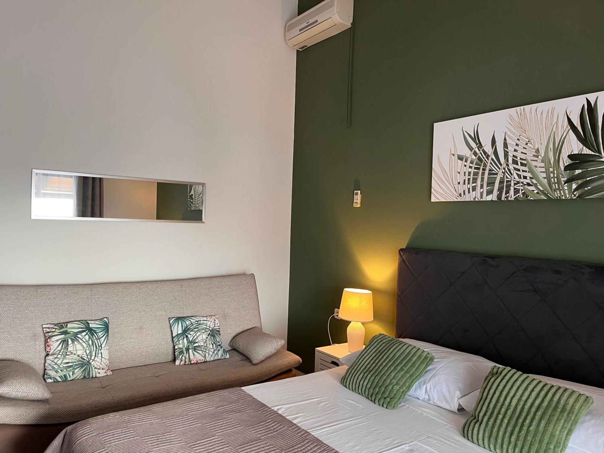 Apartments Villa Mirella 20 M From The Sea - Free Parking Trogir Exterior photo
