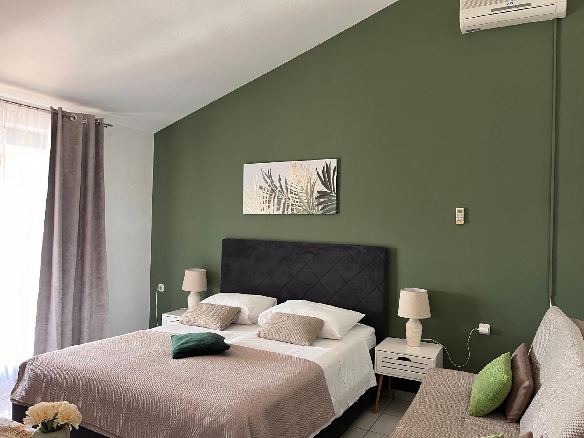 Apartments Villa Mirella 20 M From The Sea - Free Parking Trogir Exterior photo