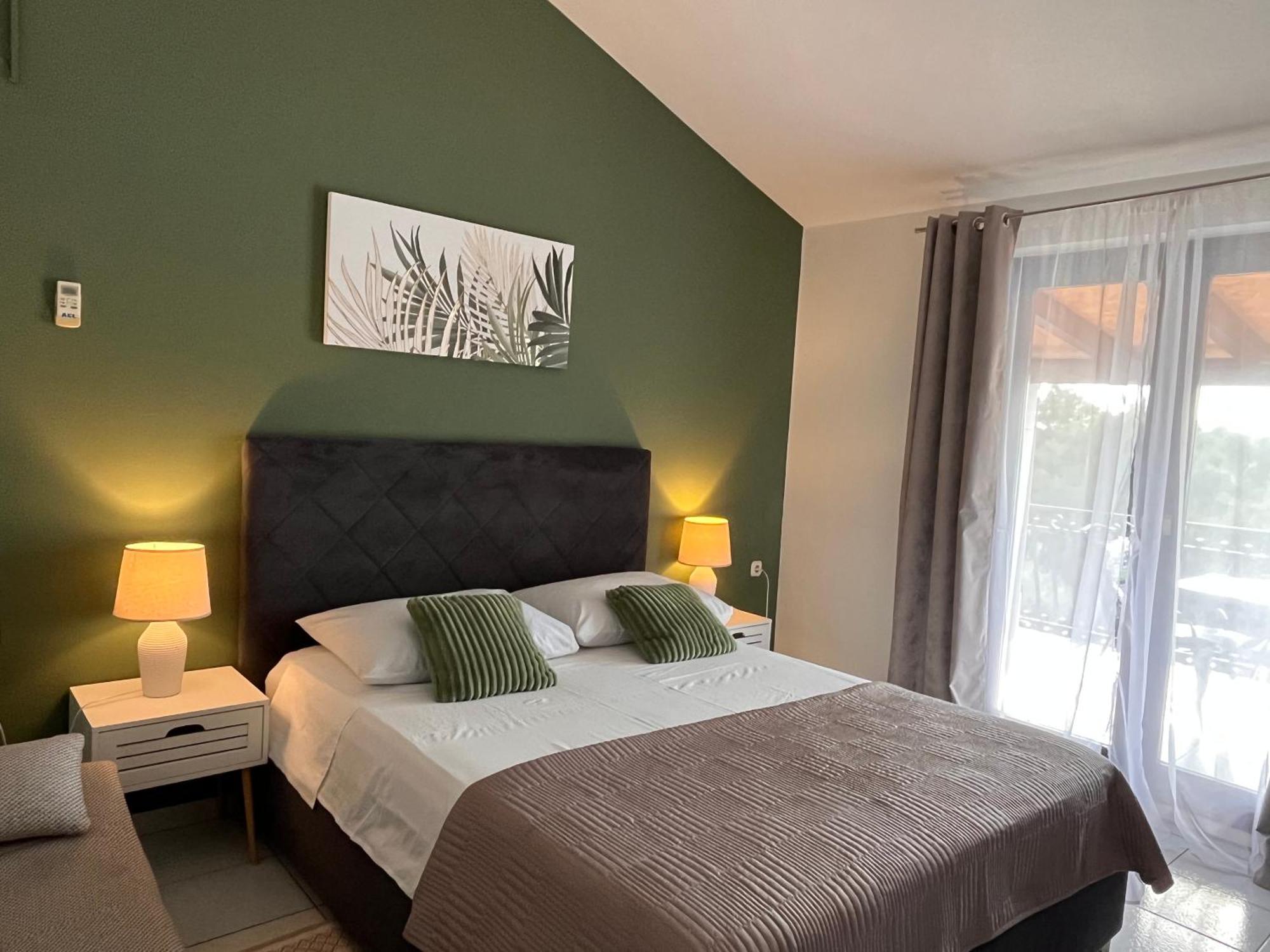 Apartments Villa Mirella 20 M From The Sea - Free Parking Trogir Exterior photo