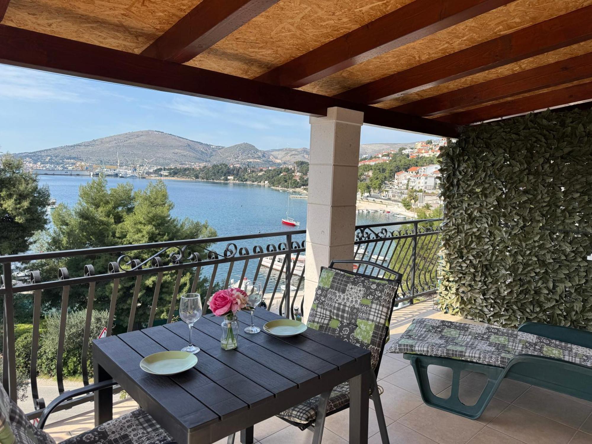 Apartments Villa Mirella 20 M From The Sea - Free Parking Trogir Exterior photo